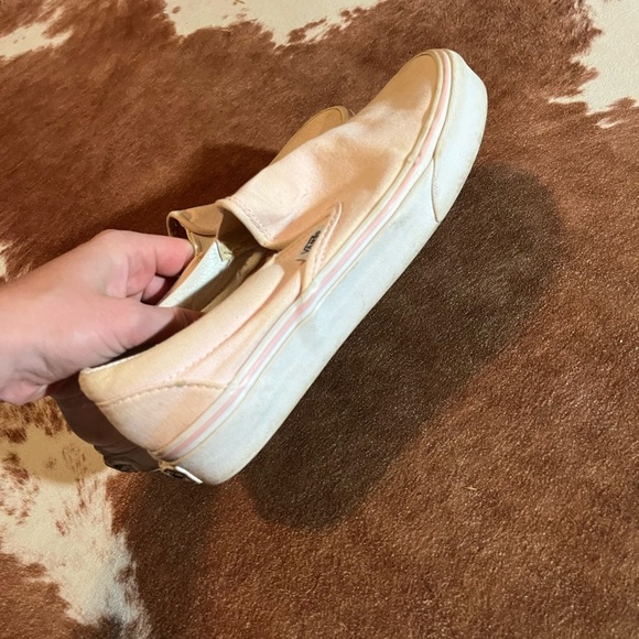 Light pink Vans 
men's size 5 women's 6.5
Some wear no major flaws - Picture 9 of 9